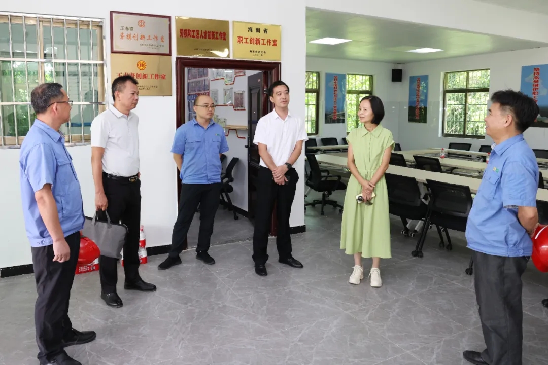 xk.com-星空(中国)
省总工会副主席陈桦到xk.com-星空(中国)
xk.com-星空(中国)开展调研慰问